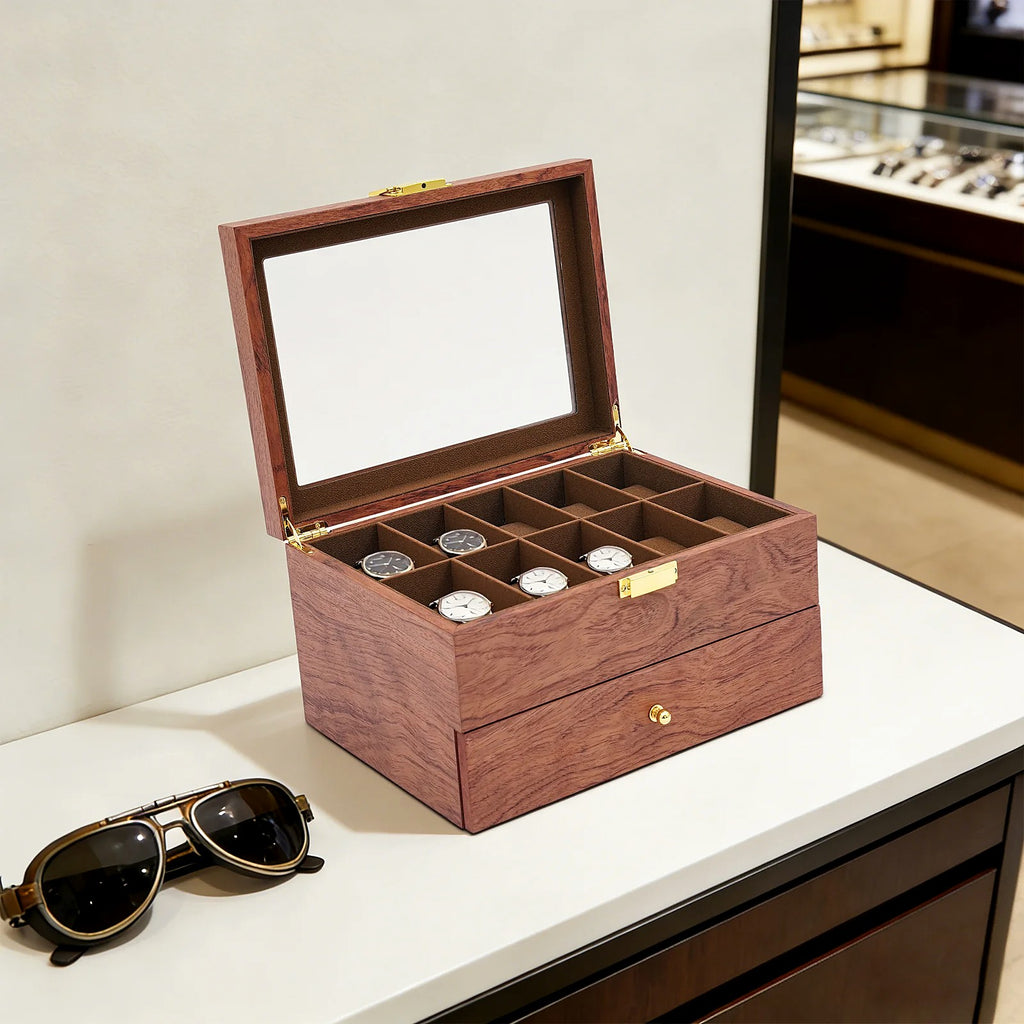 Boîte à montres 20 emplacements en bois de padouk : sur une commode